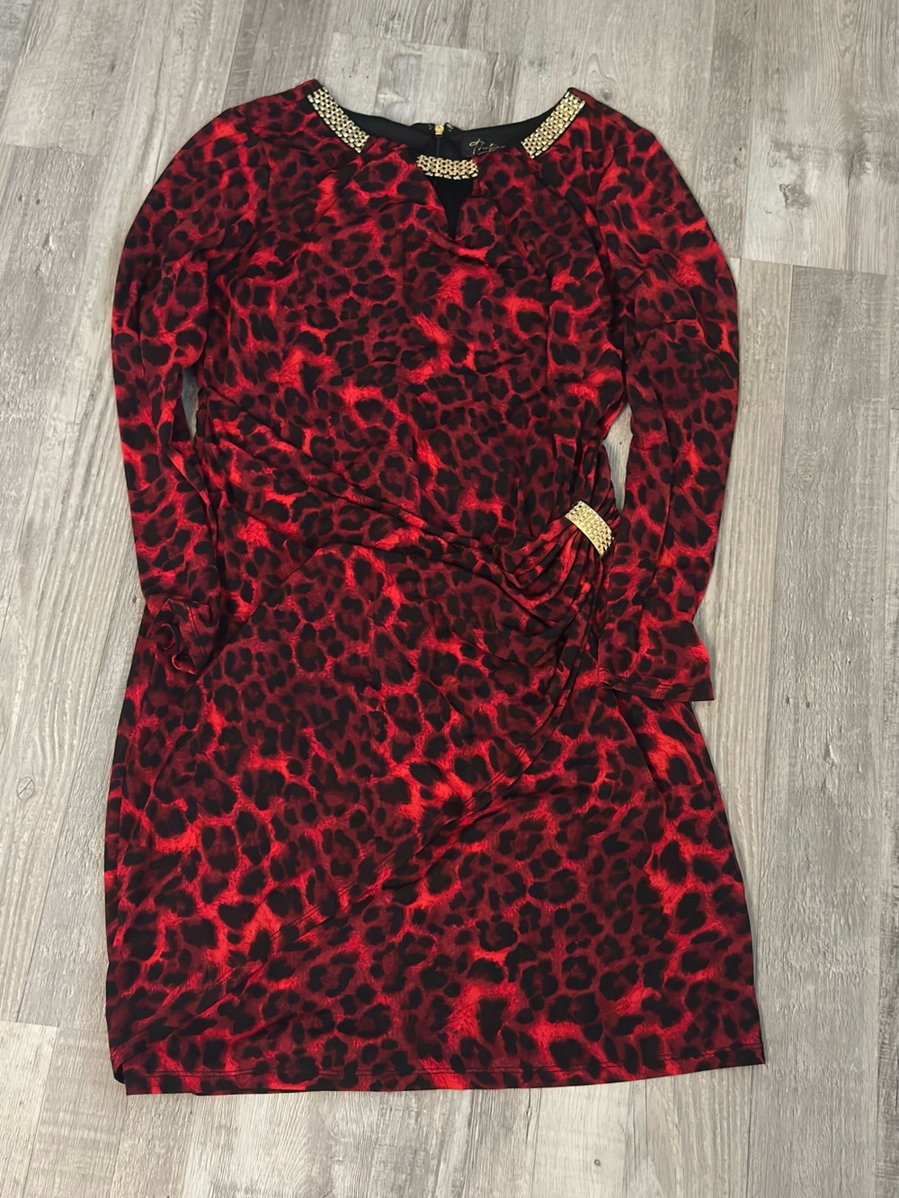 Thalia Sodi Dress Sz LG Red Black leopard print Gold Chain  Long Sleeve Stretch